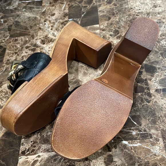 Vince Camuto - Picture 5 of 6